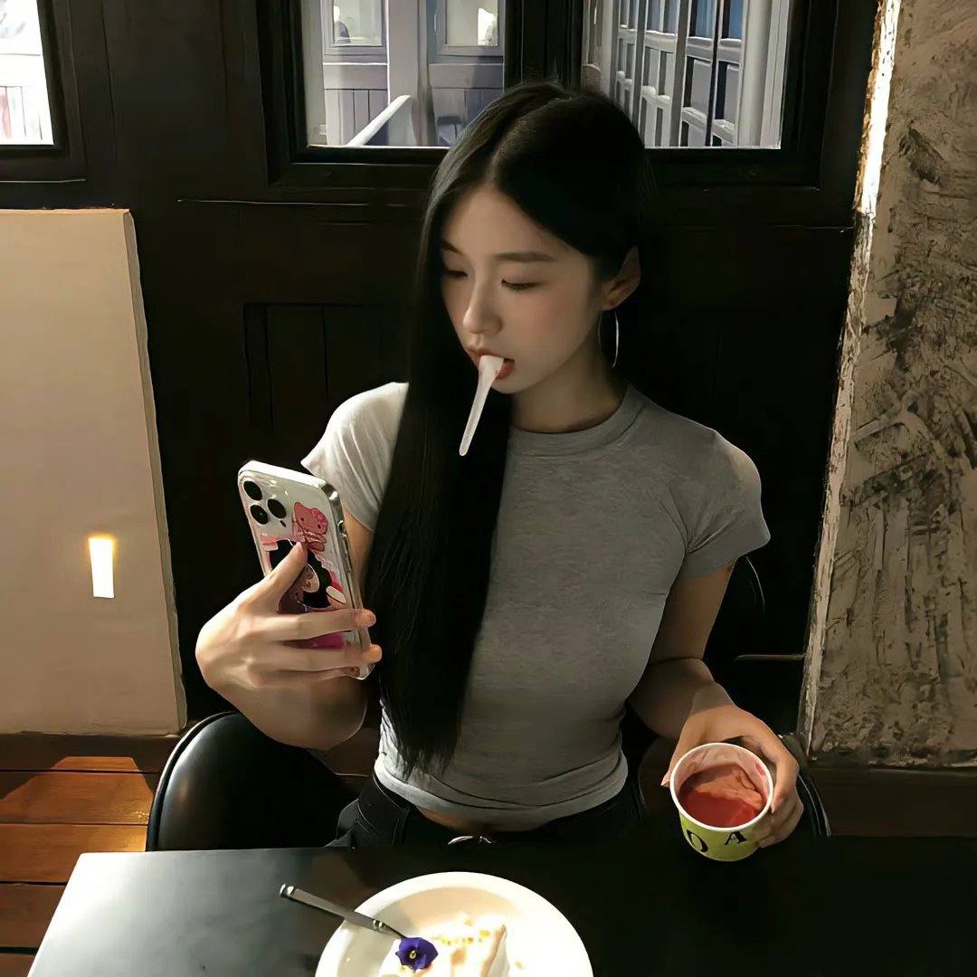 黑衣女孩