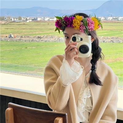 他从火光中走来